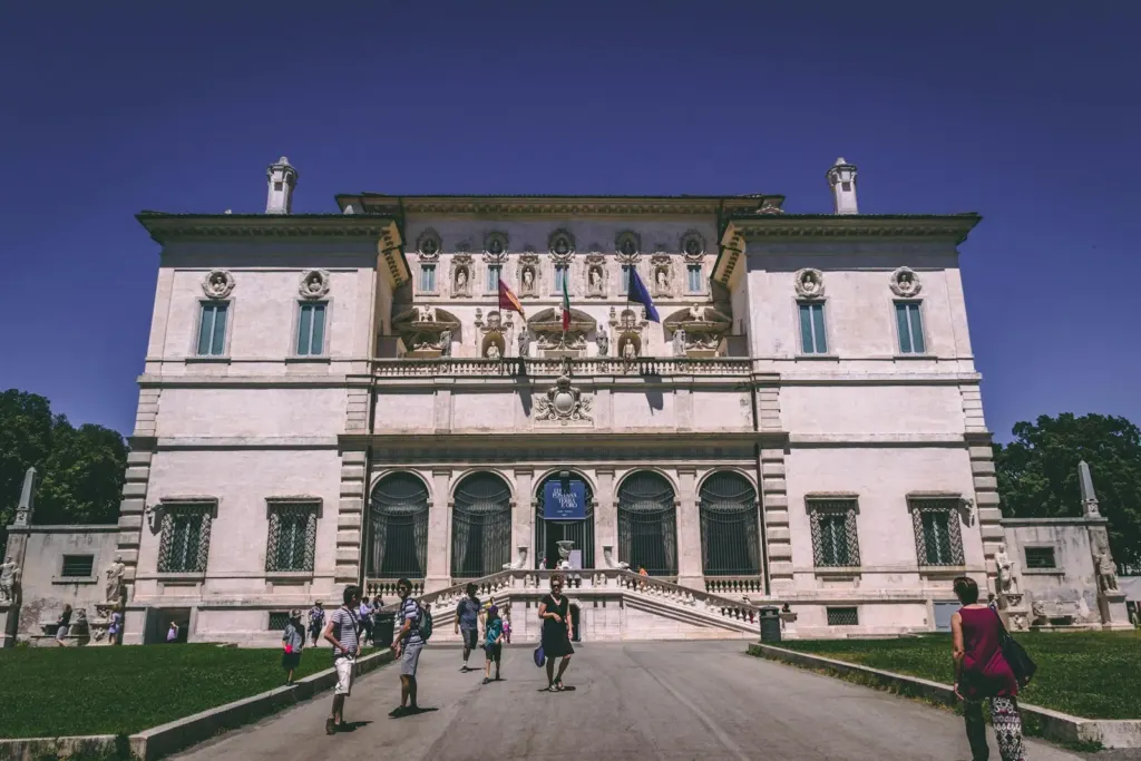 Visitors walking up to the Galleria Borghese in Villa Borghese park