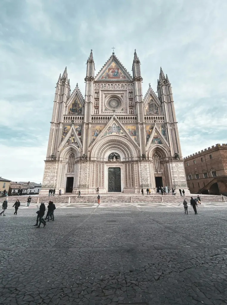 Orvieto Cathedral and its square